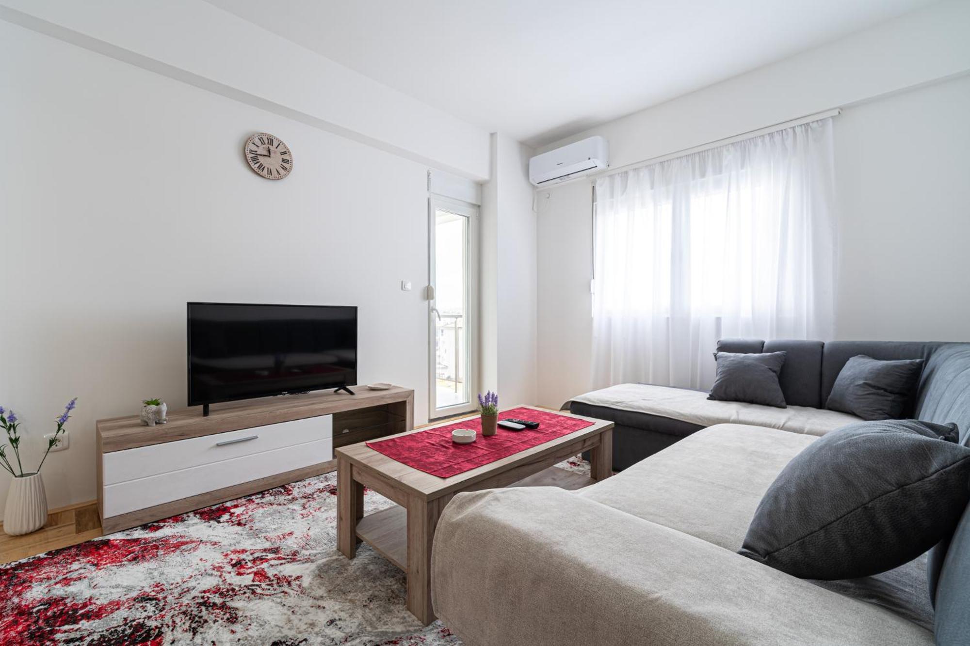 ポドゴリツァTuski Put Apartmanアパートメント エクステリア 写真