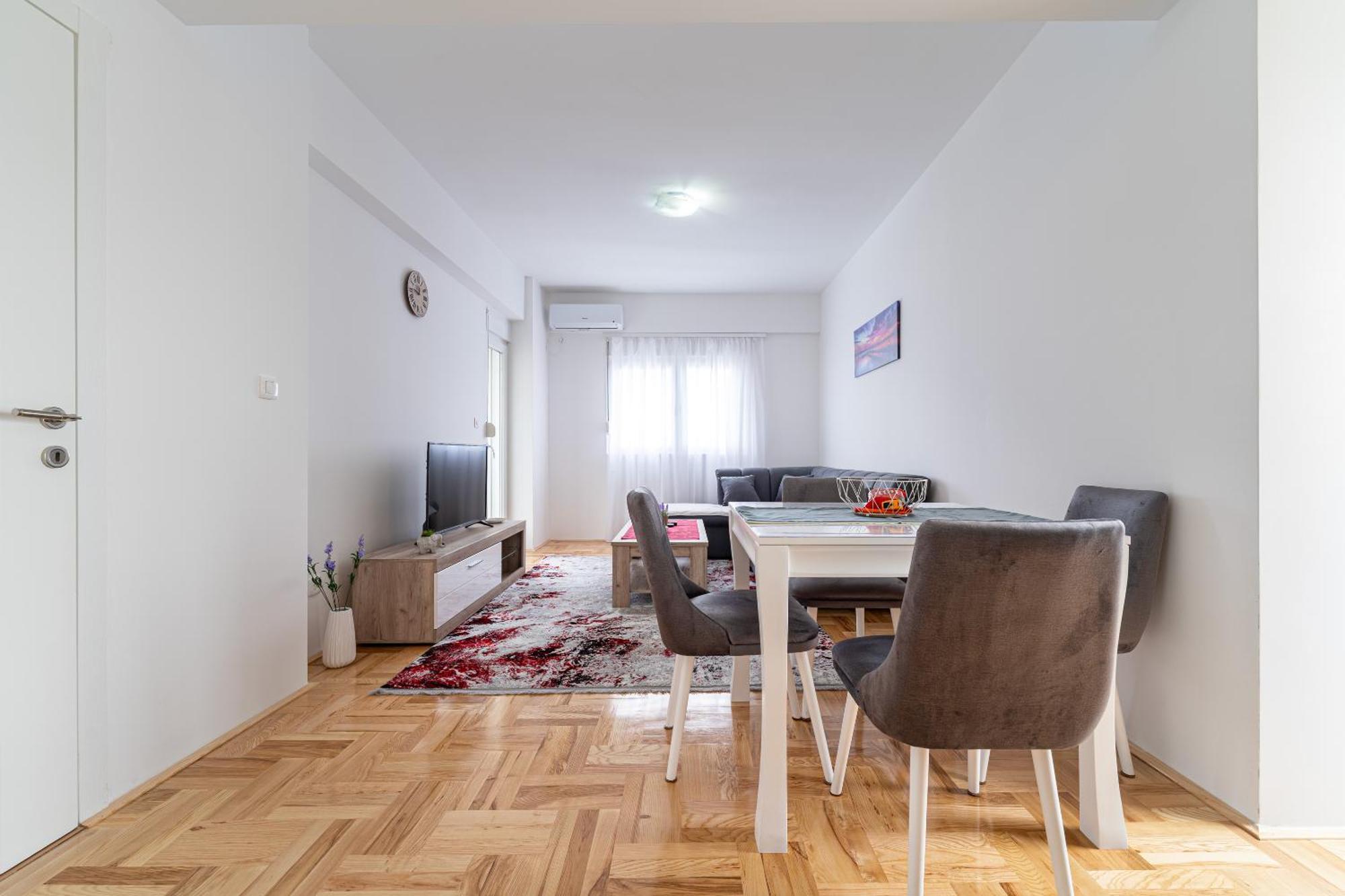ポドゴリツァTuski Put Apartmanアパートメント エクステリア 写真